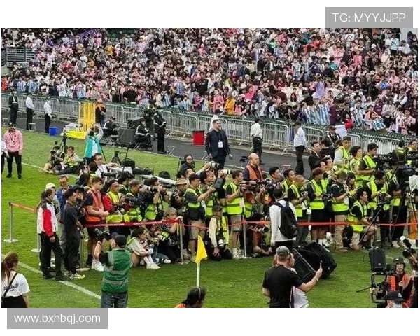 足球巨星亲临香港引发球迷热潮活动盛况空前